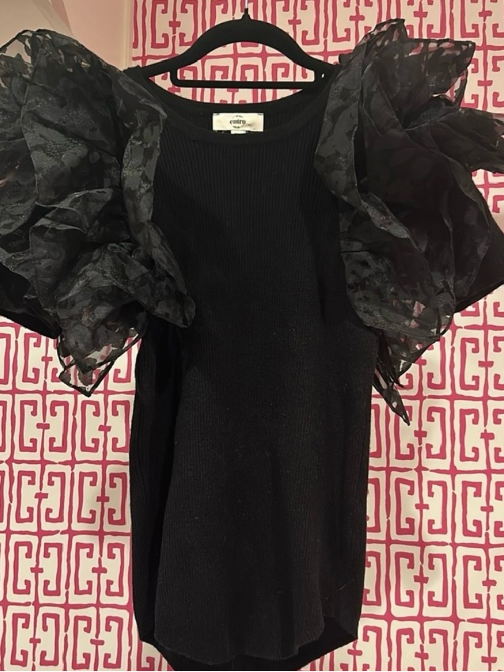 entro Black Puff-Sleeve Short Sleeve Tee